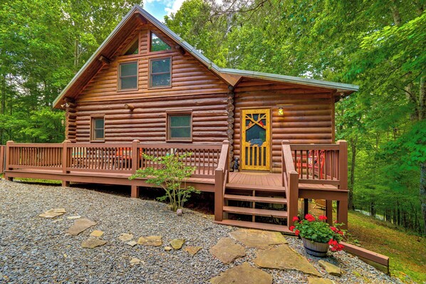 House (3 Bedrooms) | Front of property - Blue Ridge Log Cabin w/ Hot Tub & Game Room! (Blue Ridge)