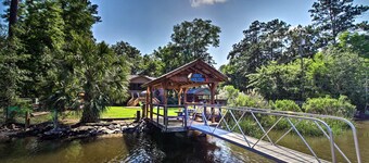 Waterfront Midway Home w/ Sunroom & Large Yard