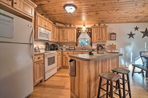 Interior - Outdoor Adventure - Charming Cabin w/ Hot Tub (Sautee Nacoochee)