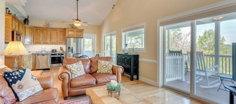 Lake-view Condo With Covered Deck in Hiawassee!