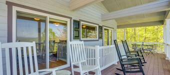 Lake-view Condo With Covered Deck in Hiawassee!