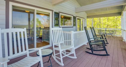 Lake-view Condo With Covered Deck in Hiawassee!