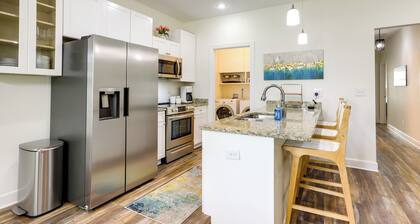 Chic Thomasville Home: Walk to Downtown!