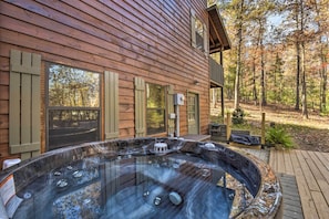 Interior - Spacious Cabin w/ Furnished Deck + Hot Tub! (Blairsville)