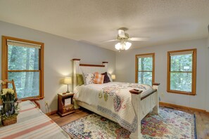 House (3 Bedrooms) | Interior - Cozy Blairsville Cabin: 2 Mi to Vogel State Park! (Blairsville)