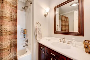House (3 Bedrooms) | Bathroom