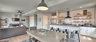 0660: Dtwn Salida Condo w/ Balcony