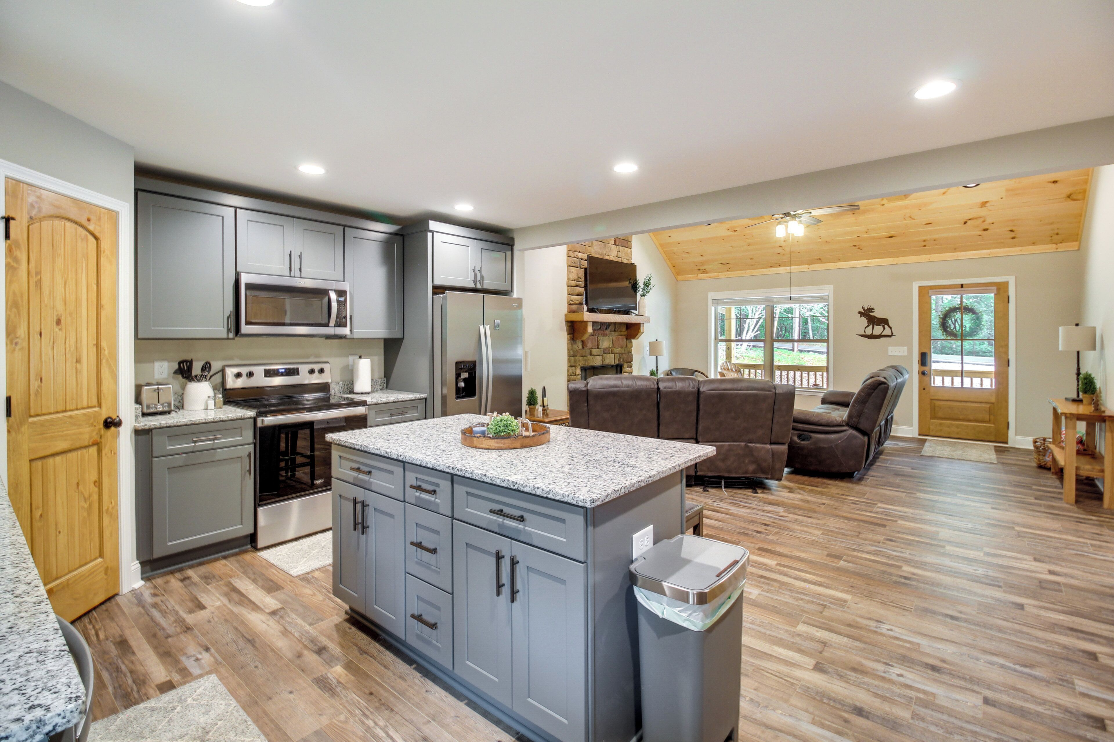 House (3 Bedrooms) | Interior