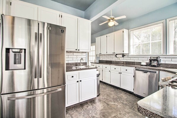 House (5 Bedrooms) | Interior