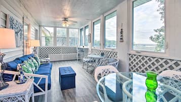 House (5 Bedrooms) | Interior