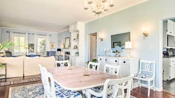 House (5 Bedrooms) | Interior