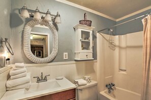 House (5 Bedrooms) | Interior
