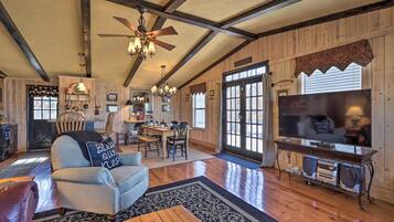 House (5 Bedrooms) | Interior