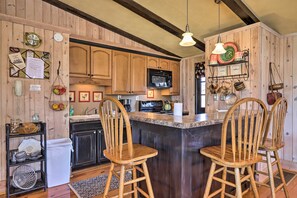 House (5 Bedrooms) | Interior