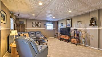 House (5 Bedrooms) | Interior