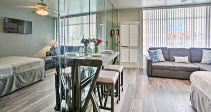 Virginia Beach Studio w/ Balcony + Pool View!