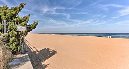 Virginia Beach Studio w/ Balcony + Pool View!