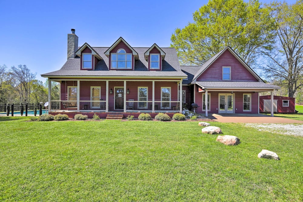 Private Pool & Deck: Quiet Countryside Escape - Geneva, GA