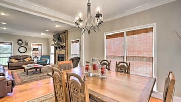 House (4 Bedrooms) | Interior