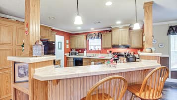 House (3 Bedrooms) | Interior