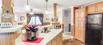 Wfh-friendly: Rural & Secluded Gem in Claxton!