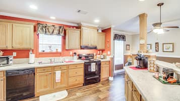 House (3 Bedrooms) | Interior