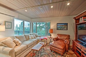 Apartment (3 Bedrooms) | Interior - 2 Mi to Heavenly Mountain: Tahoe Retreat w/ Views (Zephyr Cove)