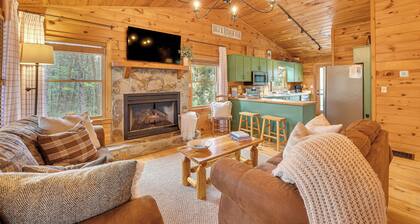 Cozy Cabin in Private Location w/ Hot Tub & Grill!
