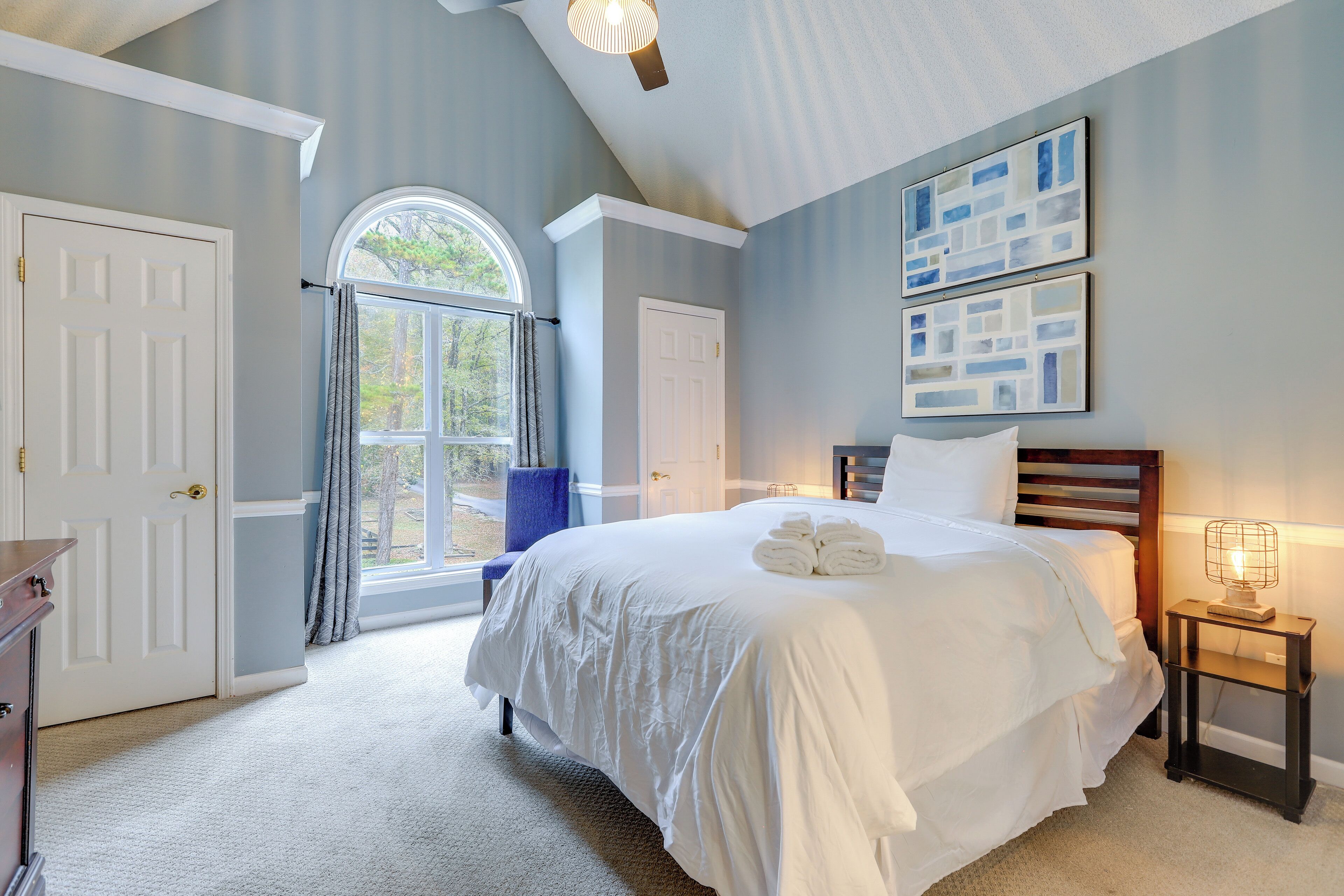 House (6 Bedrooms) | Interior