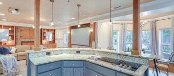 Spacious Stockbridge Manor: Pool Table, 2 Kitchens