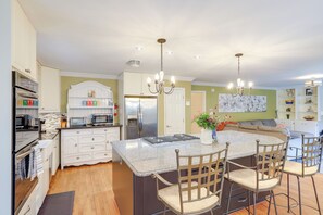 House (6 Bedrooms) | Interior