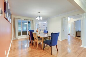 House (6 Bedrooms) | Interior