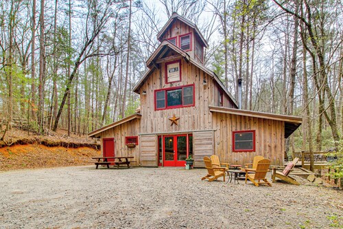 Jasper '7 Timbers' Cabin on 10 Acres w/ a Creek!