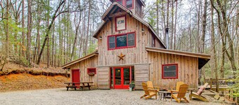 Jasper '7 Timbers' Cabin on 10 Acres w/ a Creek!