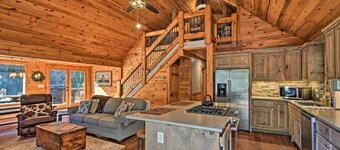 Blue Ridge Mtns Creekside Cabin w/ Hot Tub + Pier!