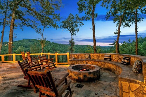 Creekside Cabin w/ Hot Tub, Mtn Views & More!