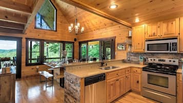 House (3 Bedrooms) | Interior