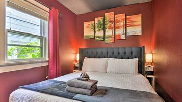 2 kamar tidur, setrika/meja setrika, dan seprai linen