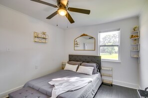 House (2 Bedrooms) | 2 bedrooms, laptop workspace, bed sheets - Modern Augusta Home: Close to Downtown! (Augusta)