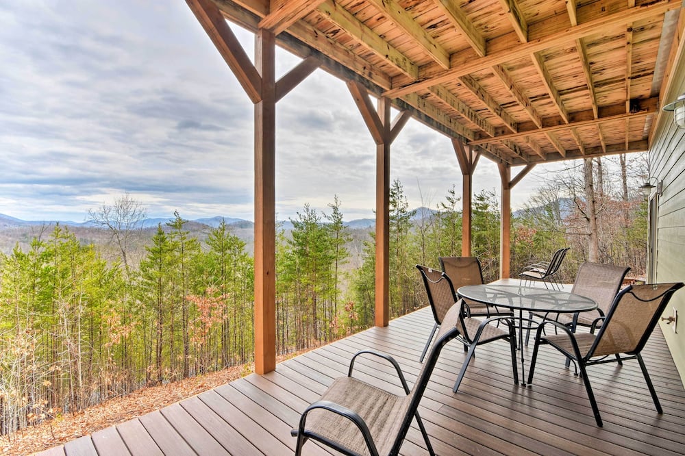 Hiawassee Home w/ Views < 1 Mi to Lake Chatuge - Hiawassee, GA