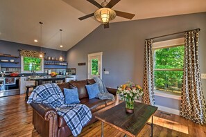 House (3 Bedrooms) | Interior - Hiawassee Home w/ Views < 1 Mi to Lake Chatuge (Hiawassee)