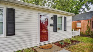 Cottage (2 Bedrooms) | Interior - Hampton Vacation Rental: Central Location, Patio (Hampton)