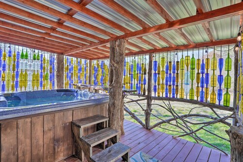 Charming Escape w/ Fire Pit in Summerville!