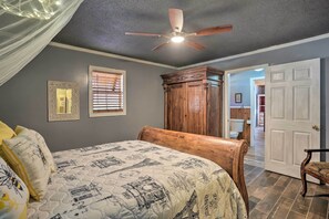 House (2 Bedrooms) | 2 bedrooms, iron/ironing board, bed sheets