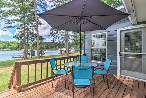Waterfront Lake Sinclair Home w/ Boat Dock!