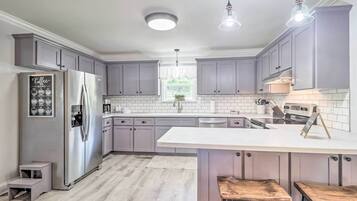 House (3 Bedrooms) | Interior