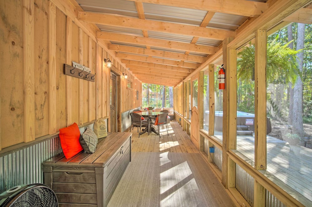 Stunning Cabin Getaway w/ Private Hot Tub! - LaFayette, GA