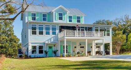 Harbor Oaks Haven: Walk to Front Beach & Downtown!