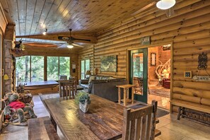 House (3 Bedrooms) | Interior