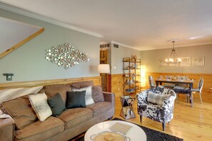 House (3 Bedrooms) | Interior - Blue Ridge Getaway w/ Hot Tub & Seasonal View! (Blue Ridge)